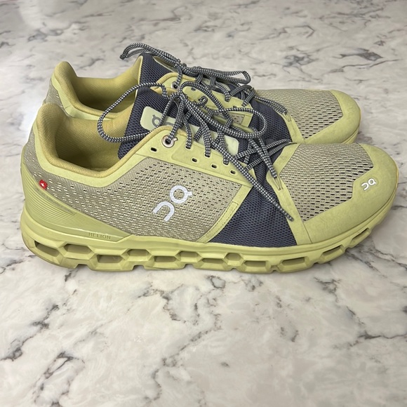 On Running Other - On Cloudstratus Mens Sz 12
